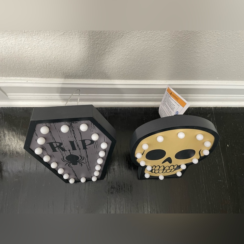 Hyde and EEK! Lit Skull Marquee Figurine and Lit Coffin Marquee Figurine - Picture 6 of 13